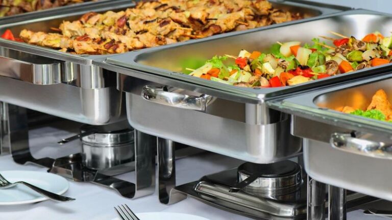 Catering w Toruniu a dieta pudełkowa – jak wybrać klucz do zdrowego odżywiania?