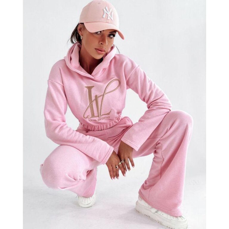 Idealny prezent na święta: kobiece dresy, które zachwycą każdą kobietę