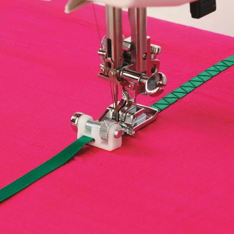 Przyszywanie taśmy do firanki