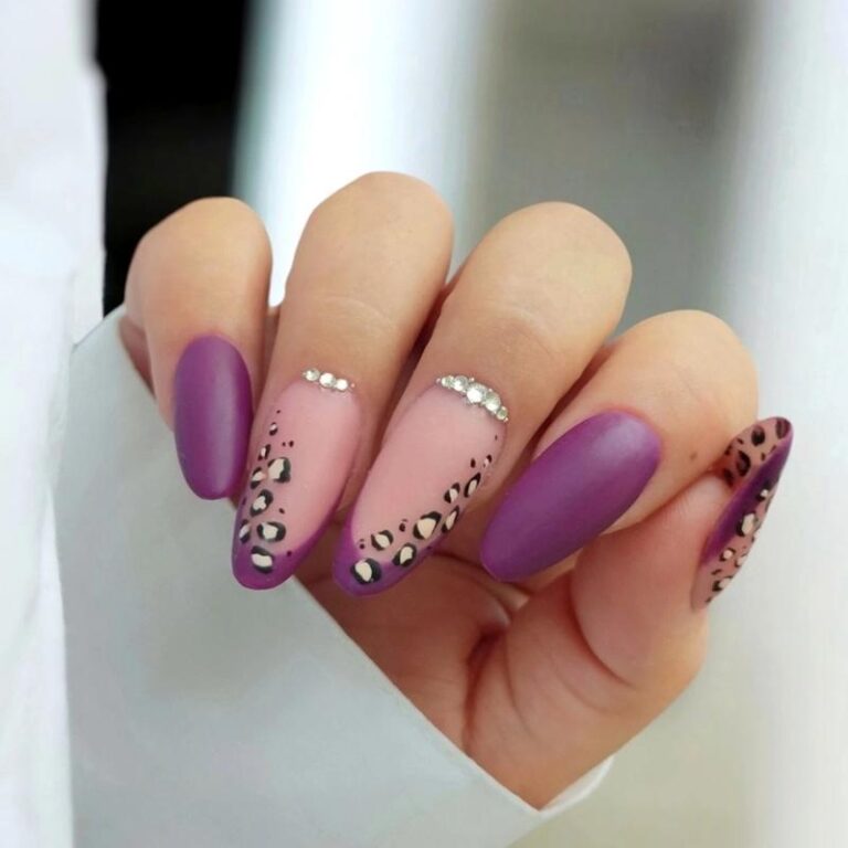 Fioletowe paznokcie, które idealnie sprawdzą się latem – odkryj popularne wzory i kolory