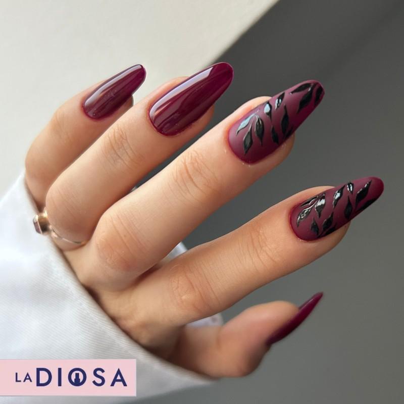 Bordowe paznokcie – modny wybór, który warto rozważyć tej wiosny