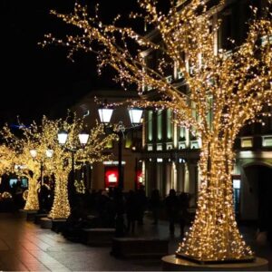 Oświetl swoje okna: magia świateł i inspiracje na wyjątkowe ozdoby świąteczne