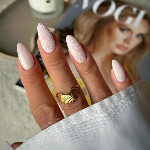 Stylizacja paznokci pudrowy róż